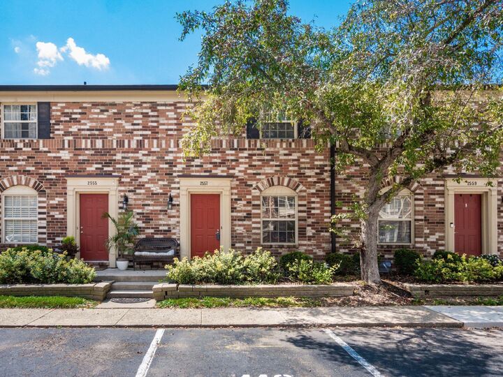 Property Photo: 2557 Olde Hill S Court OH 43221