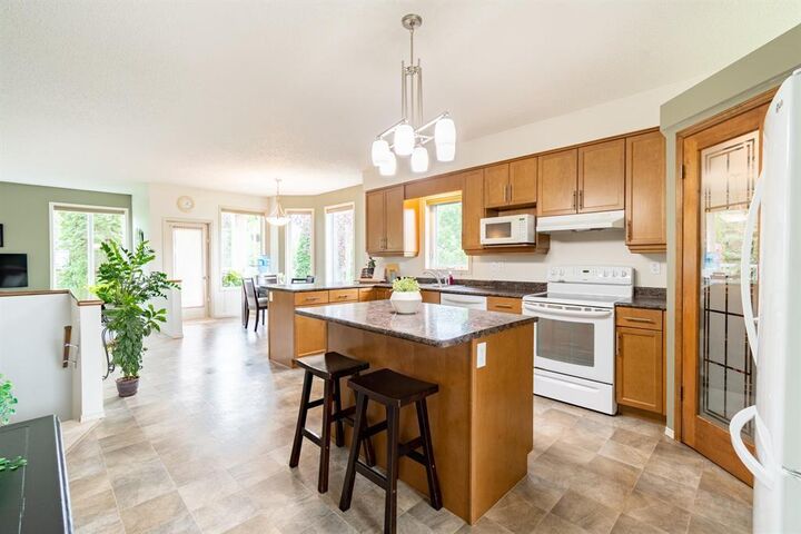 Property Photo:  100 Linden Lake Drive  MB R0E 1J2 
