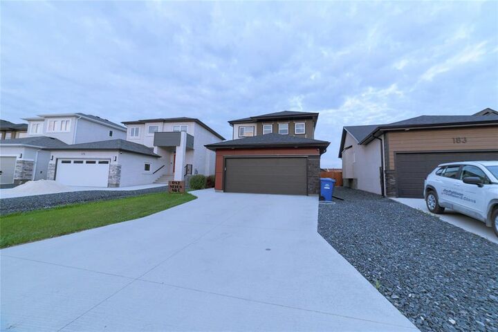 Property Photo:  179 Desrosiers Drive  MB R2C 5S4 