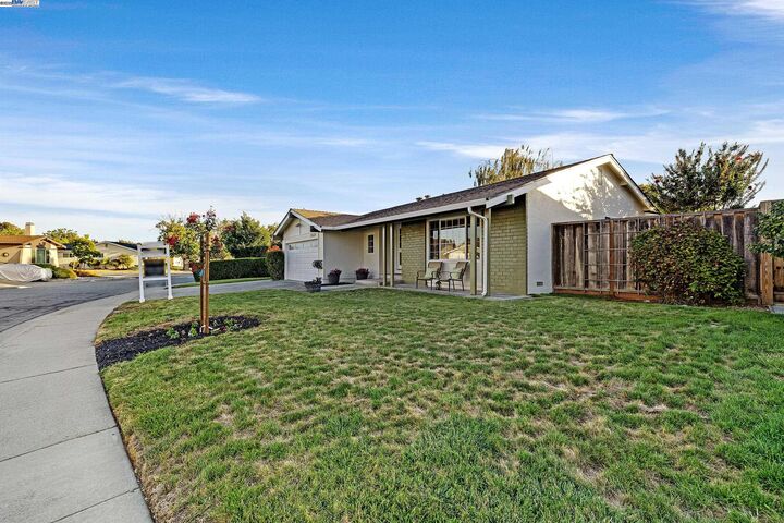 Property Photo: 35629 Dee Pl CA 94536