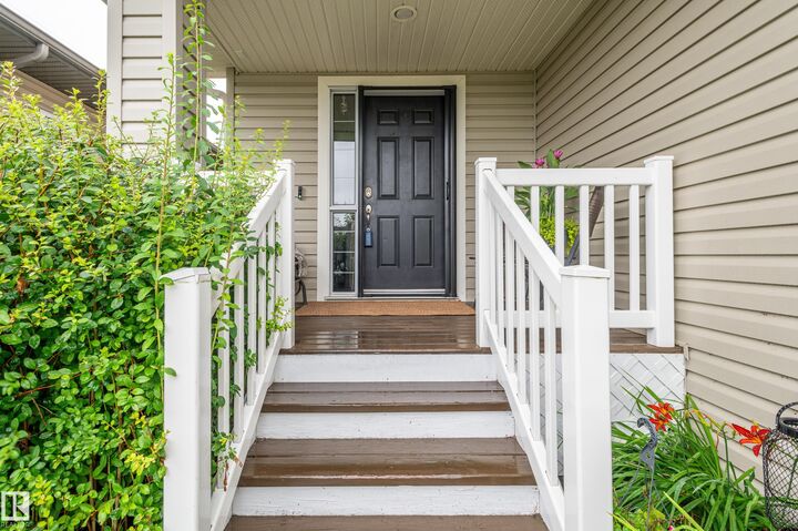 Property Photo: 37 Grayridge Crescent AB T7Z 2Z3