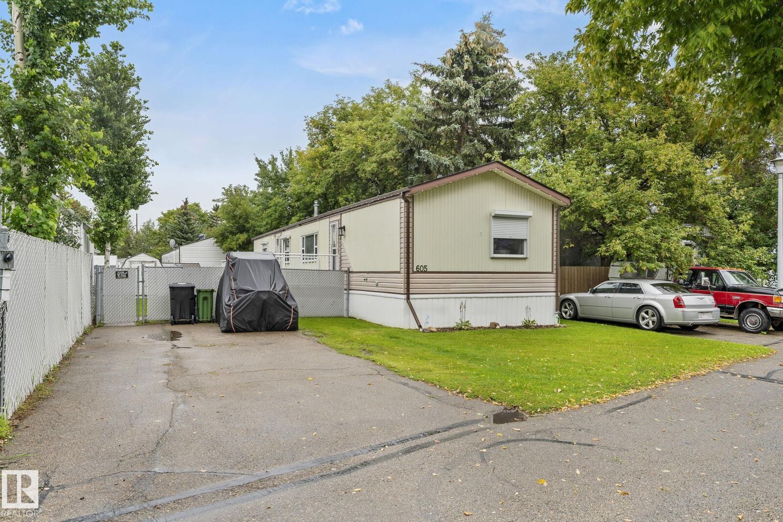 Property Photo: 605 Evergreen Park NW AB T5Y 4M2