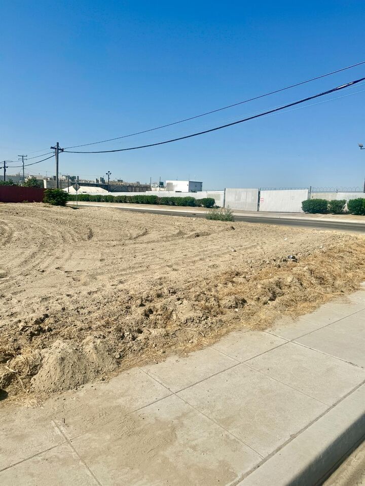 385 W Almy Avenue  Fresno CA 93706 photo