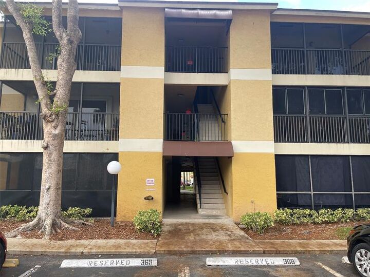 Property Photo: 3083 N Oakland Forest Dr 308 FL 33309