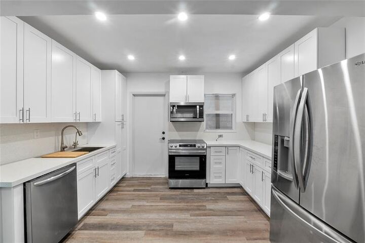 Property Photo: 6751 Cypress Rd 204 FL 33317