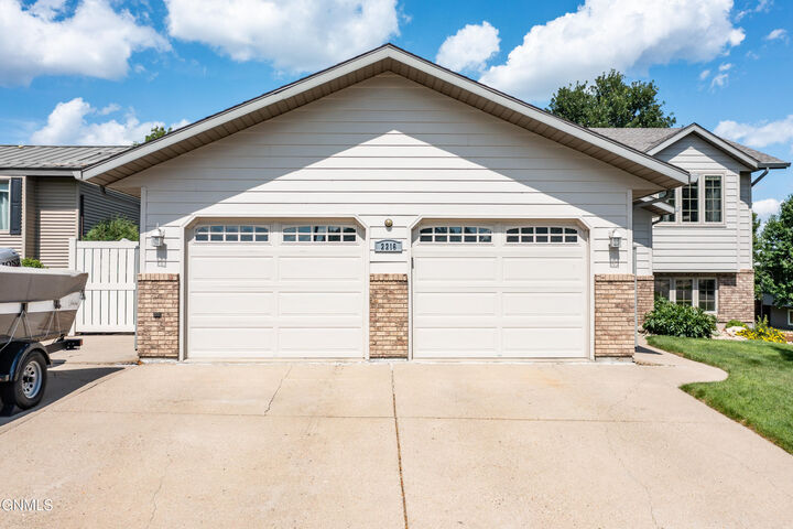 2216 Jackson Avenue  Bismarck ND 58501 photo