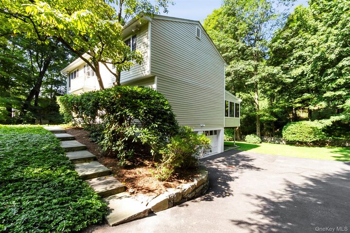 Property Photo:  81 Hidden Hollow Lane  NY 10546 
