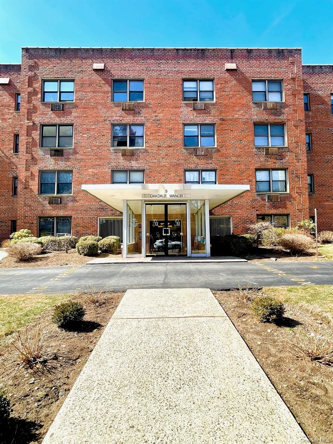 Property Photo:  5 Oakdale Manor B18  NY 10901 