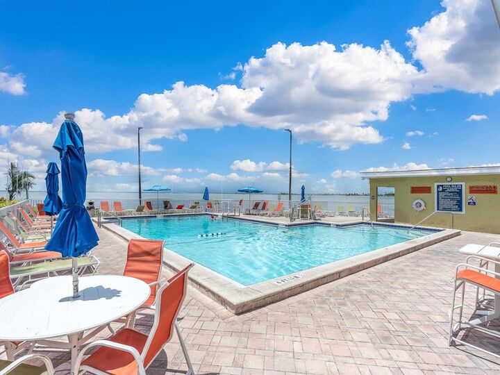 Property Photo: 2506 N Rocky Point Drive 418 FL 33607