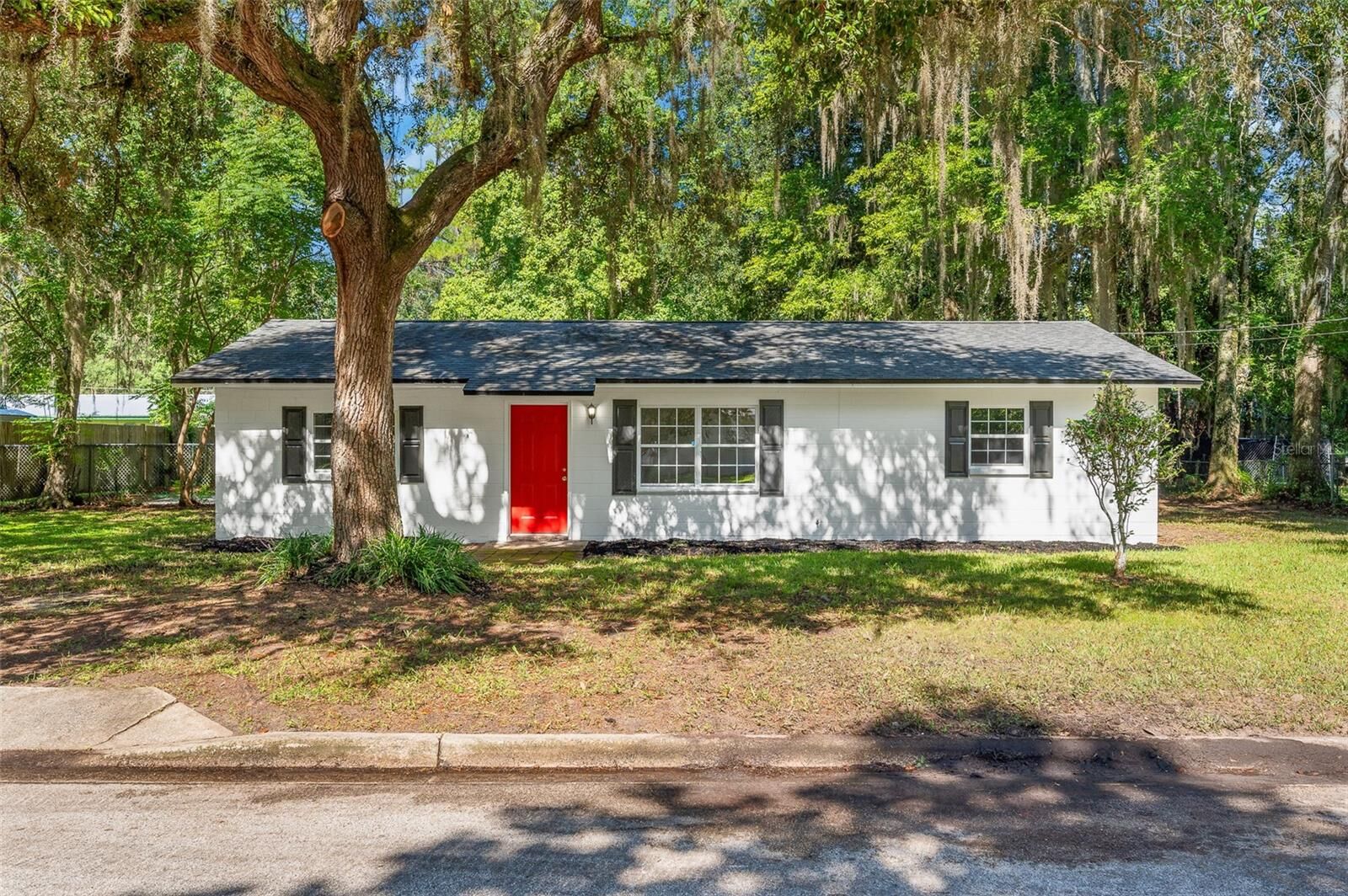 Property Photo: 2100 SE 50th Street FL 32641