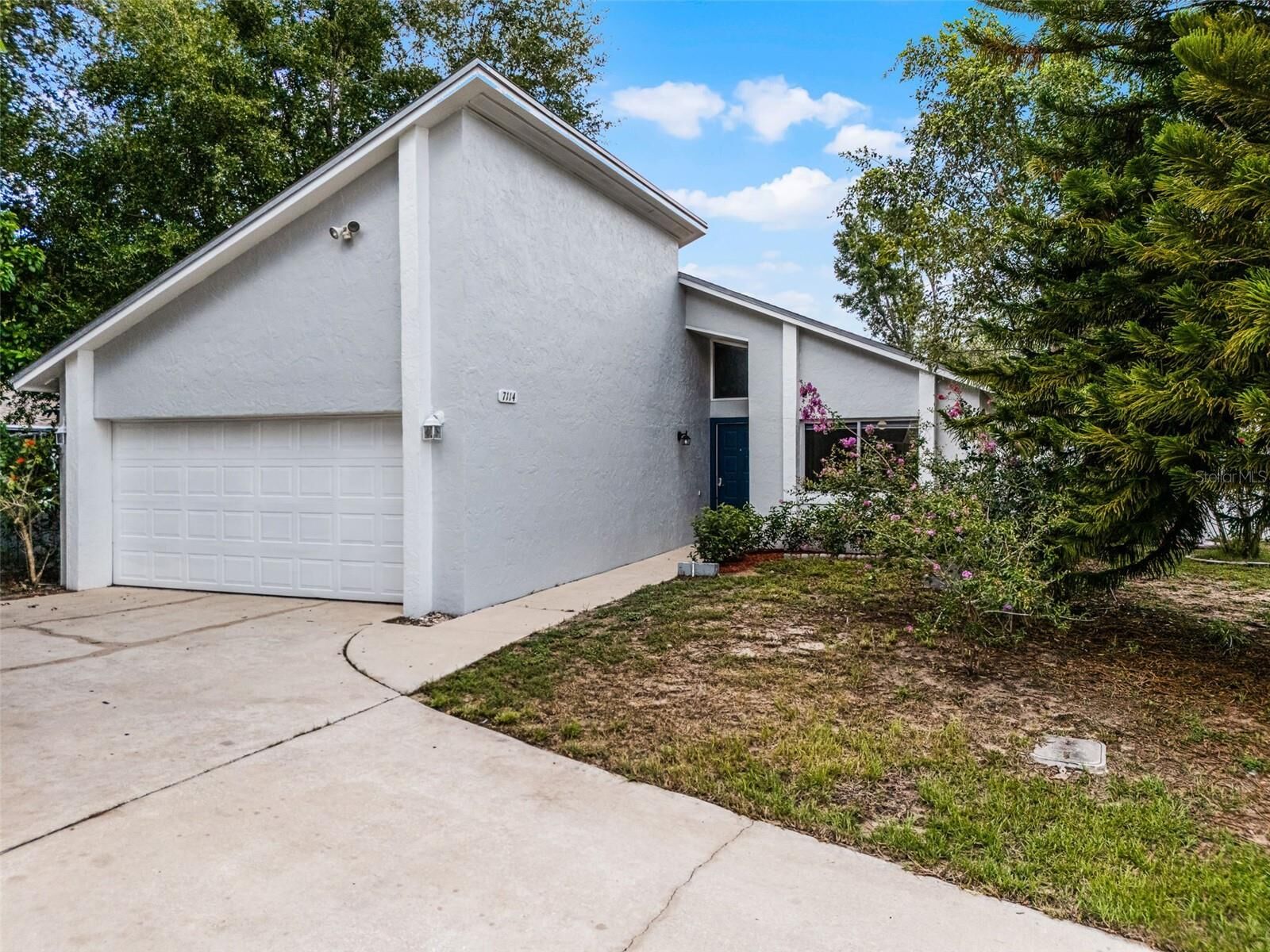Property Photo:  7114 Marvista Court  FL 32835 