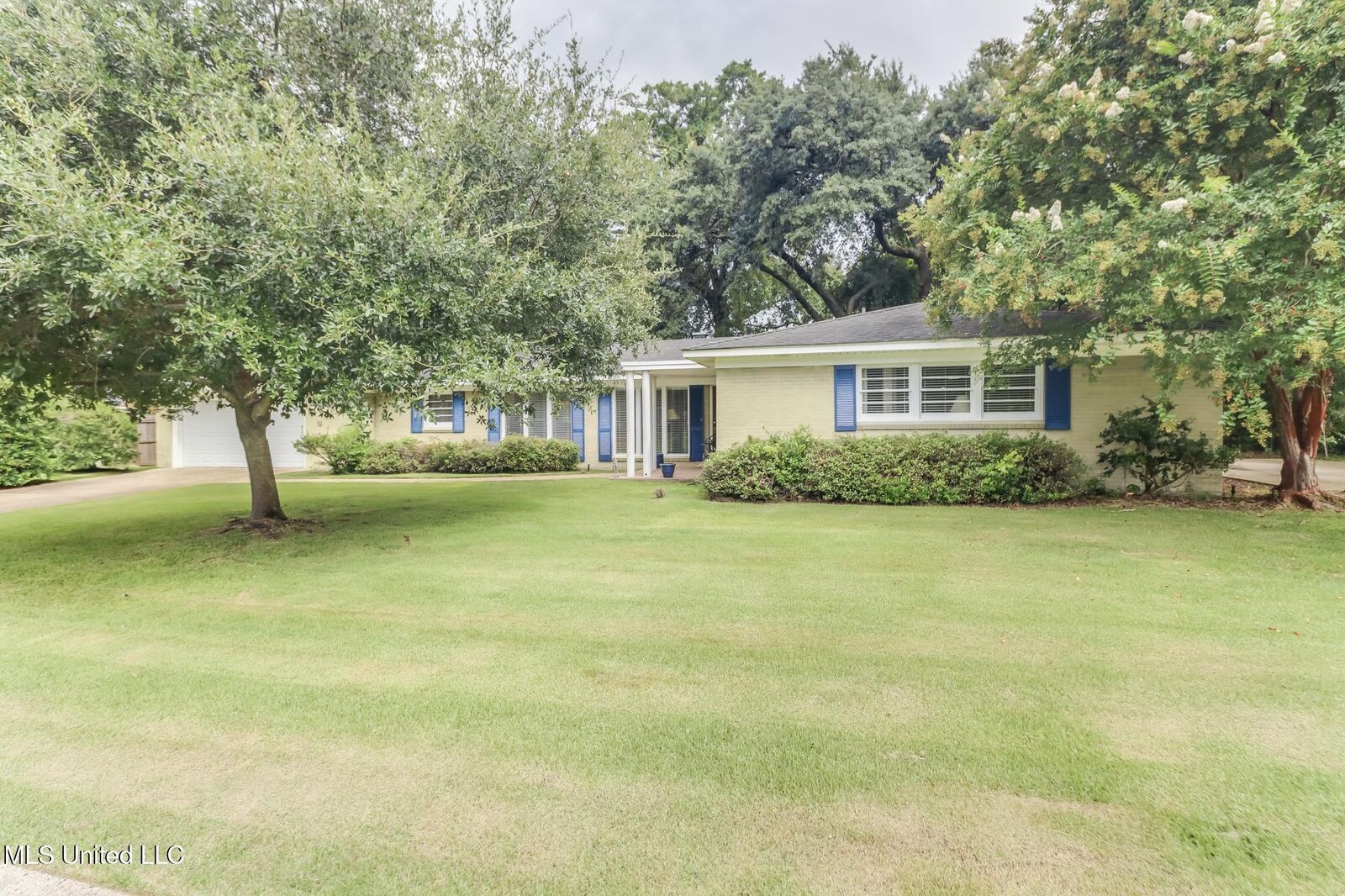 Property Photo:  218 Pinewood Circle  MS 39507 