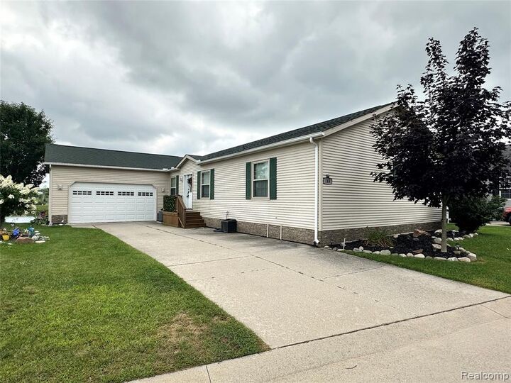 148 Pine Lakes Drive  Lapeer MI 48446 4502 photo