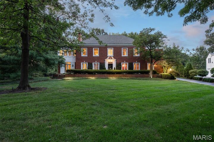Property Photo:  10 Fair Oaks Drive  MO 63124 