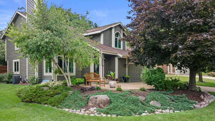 Property Photo:  3952 S Victoria Cir  WI 53151 