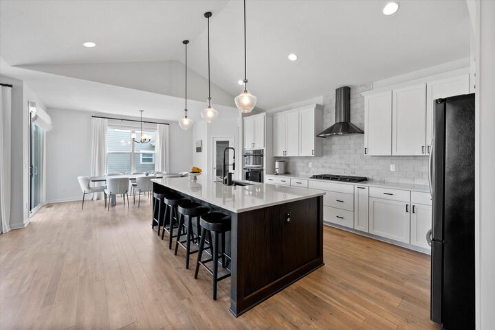 Property Photo:  10190 S Woodside Ct  WI 53132 