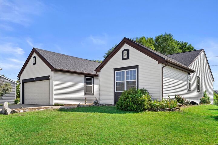 Property Photo:  205 Shore Cir  WI 53066 