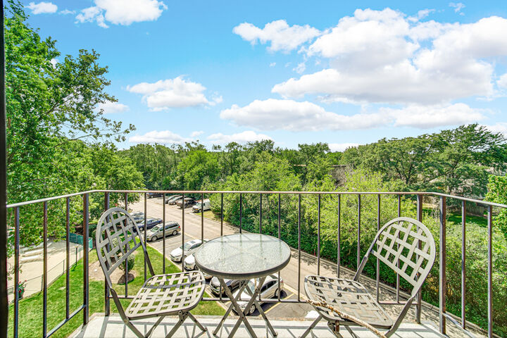 Property Photo: 4721 Saint Joseph Creek Road 4A IL 60532