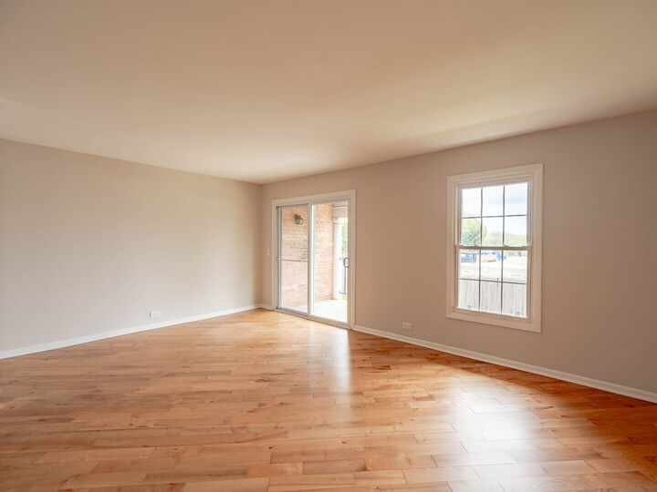 Property Photo: 530 Shorely Drive 204 IL 60010