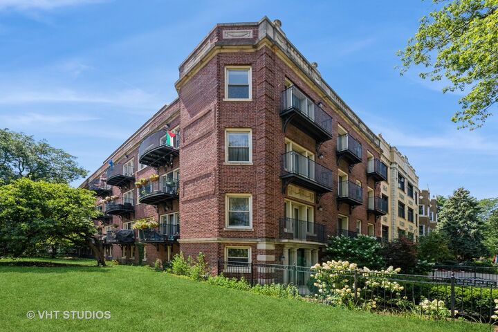 Property Photo:  1125 W Farwell Avenue B2  IL 60626 
