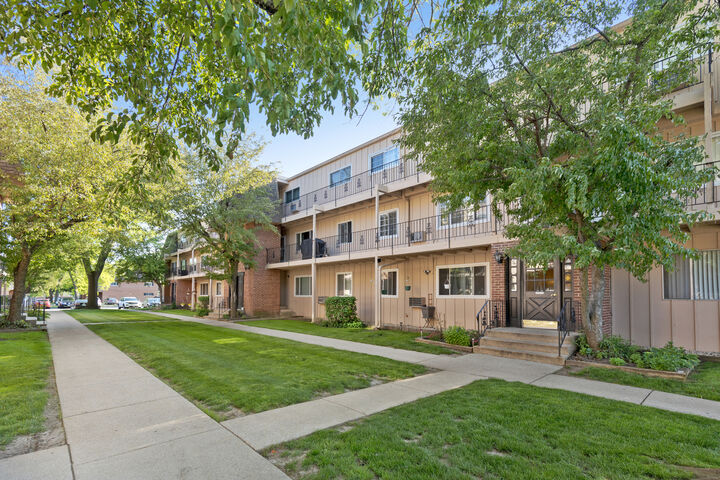 2508 Algonquin Road 16  Rolling Meadows IL 60008 photo