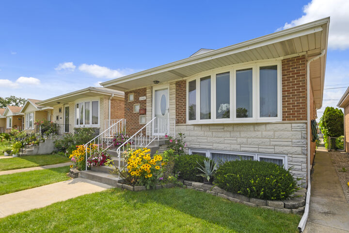 Property Photo:  7740 Meade Avenue  IL 60459 