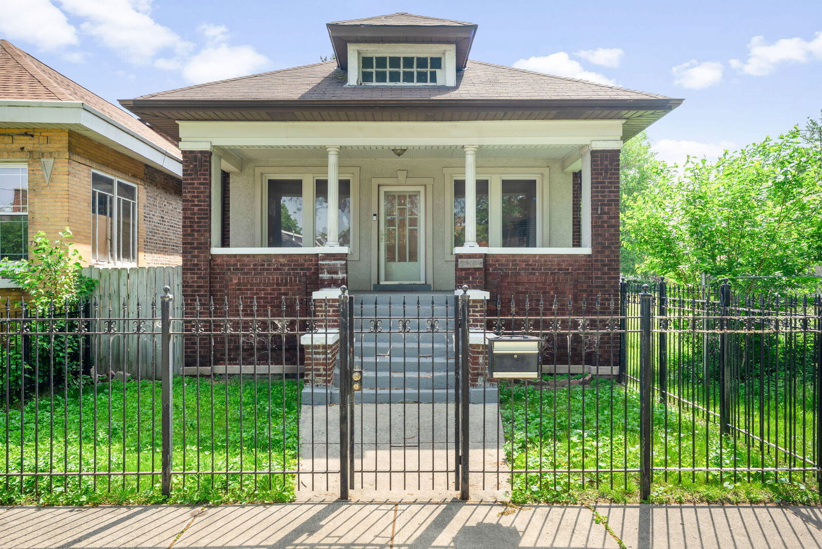 Property Photo: 7545 S Ridgeland Avenue IL 60649
