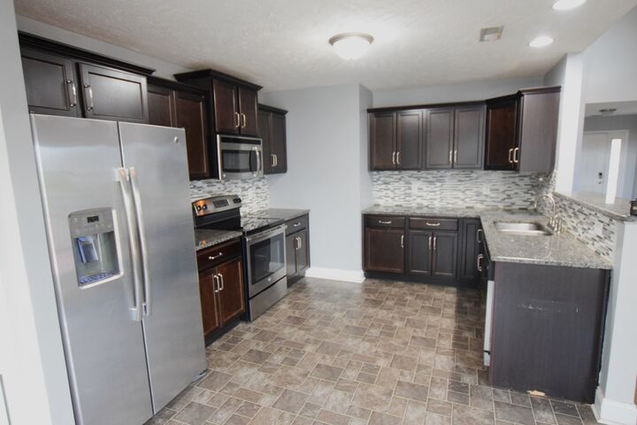 Property Photo:  565 Falkland Cir  TN 37042 