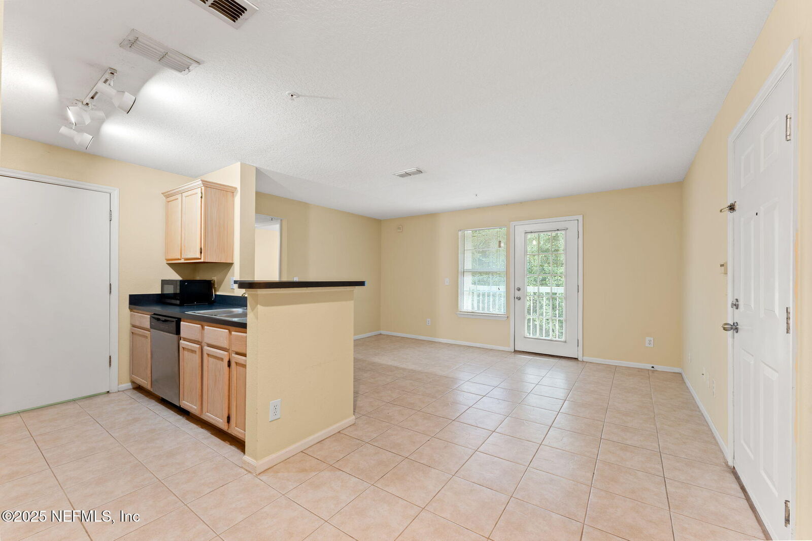 Property Photo: 7701 Timberlin Park Boulevard 826 FL 32256