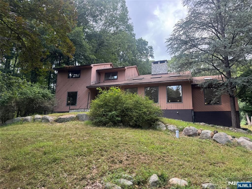 Property Photo:  724 Tall Oaks Court  NJ 07417 
