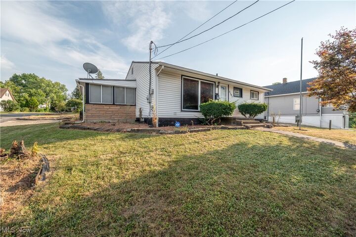 Property Photo:  2101 Cherry Hill Avenue  OH 44509 