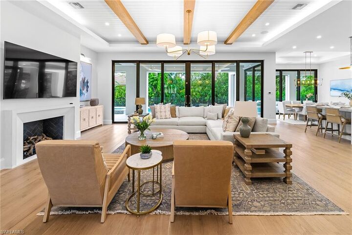 Property Photo: 448 Devils Ln FL 34103