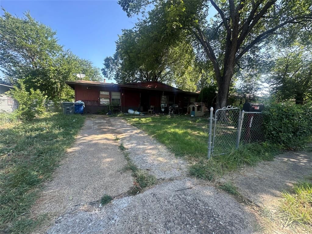 Property Photo:  2325 Blyth Drive  TX 75228