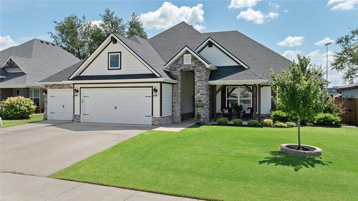 Property Photo: 1021 Red Maple Street AR 72719