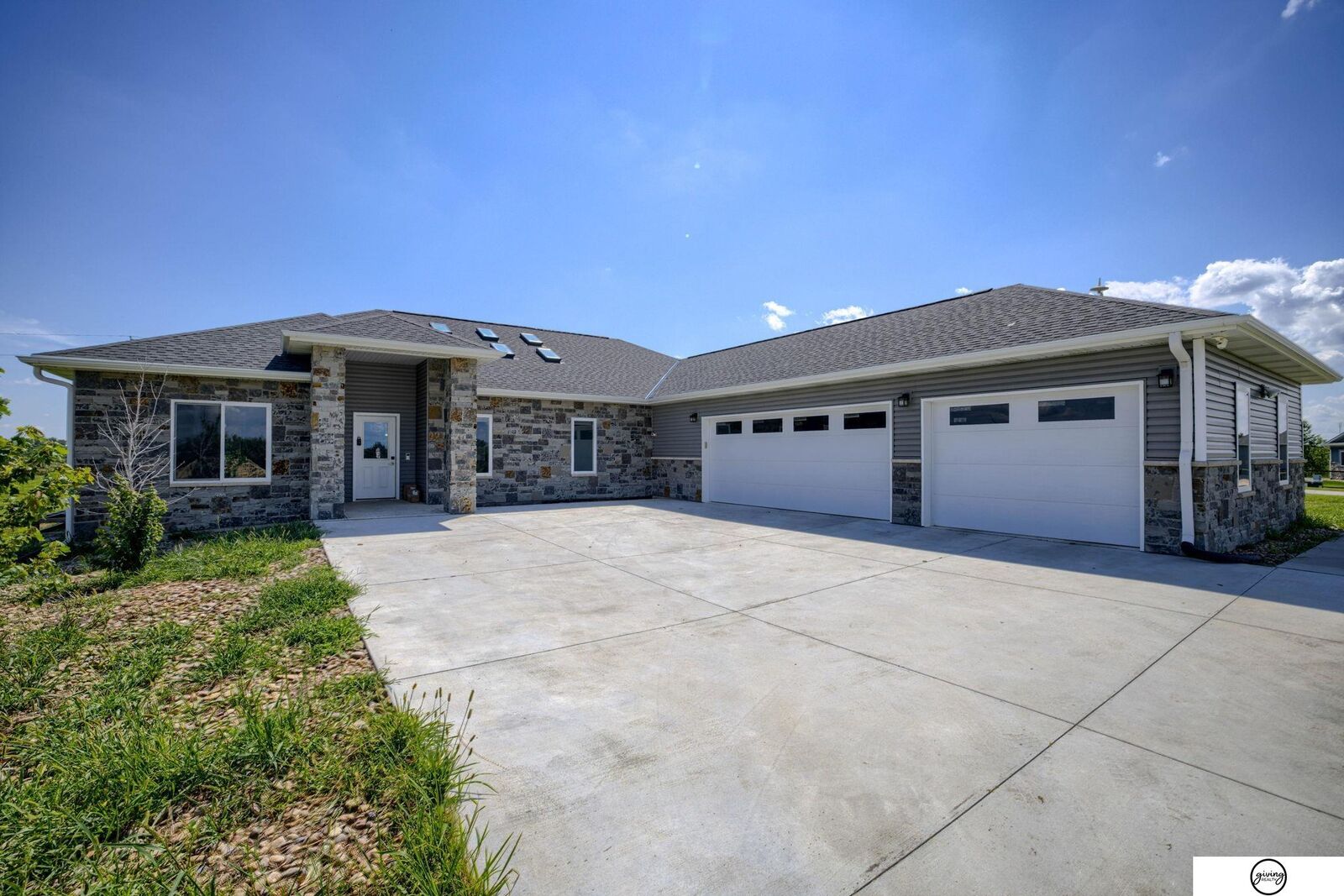 Property Photo: 18980 SW 66th Street NE 68333