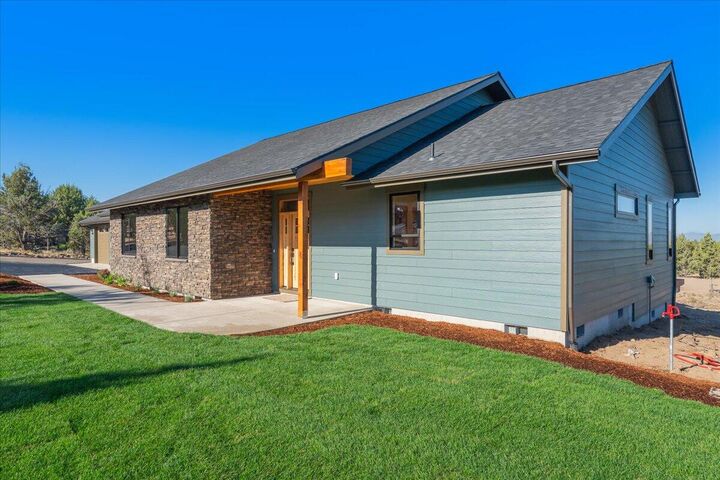 Property Photo:  13055 SE Ethan Loop  OR 97754 