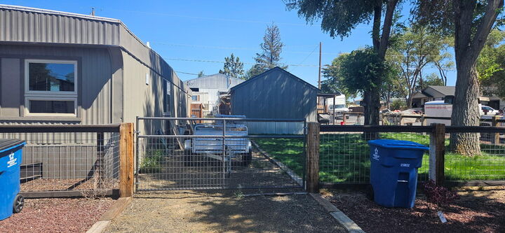 Property Photo:  250 SE 5th Street  OR 97756 