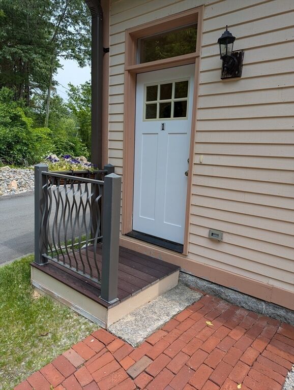 Property Photo:  352 Manchaug Rd 1  MA 01590 
