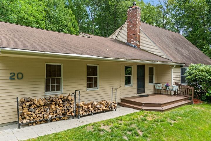 Property Photo: 20 Wedgewood Dr NH 03053