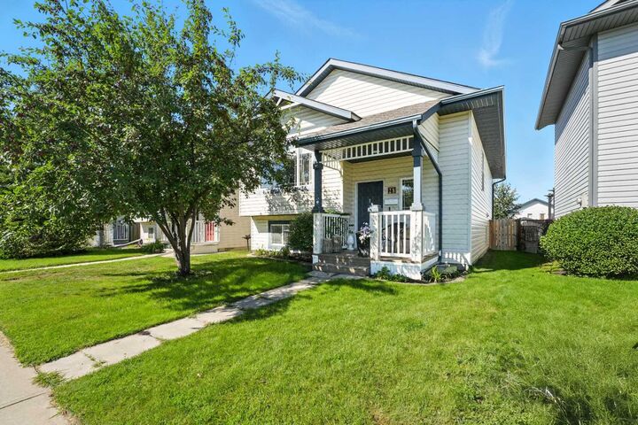 28 Lanterman Close  Red Deer AB T4R 3K3 photo