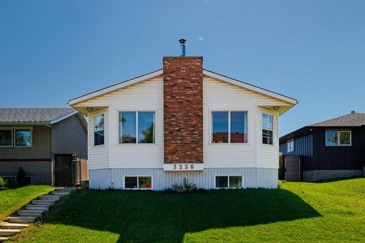 3236 Doverville Crescent SE  Calgary AB T2B 1T9 photo