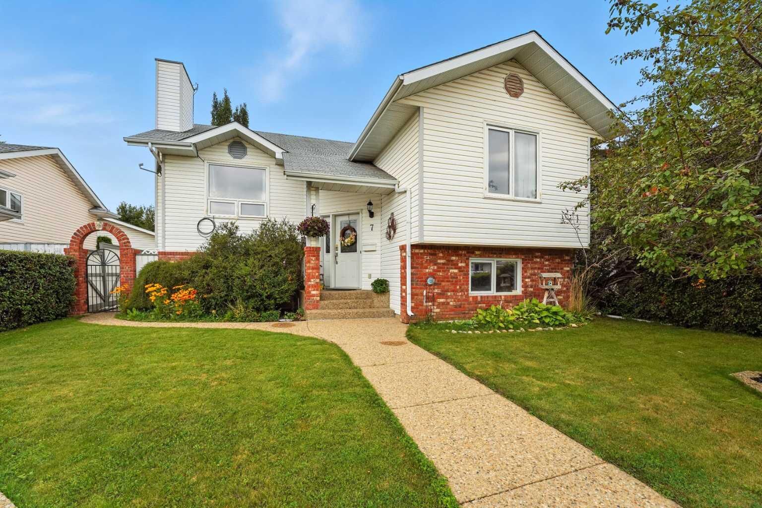 Property Photo: 7 Kemp Avenue AB T4P 3M3