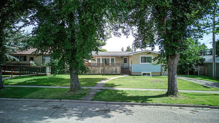 Photo de la propriété: 313 52 Avenue E AB T0L 0T0