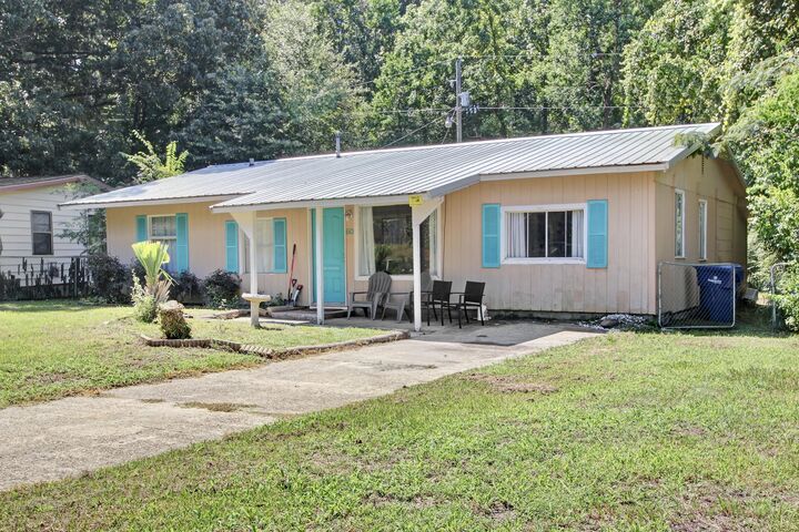Property Photo:  60 Francis Ave.  LA 71446 
