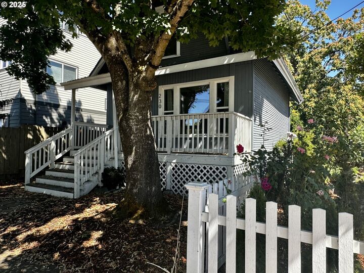 Property Photo:  230 14th St  OR 97301 