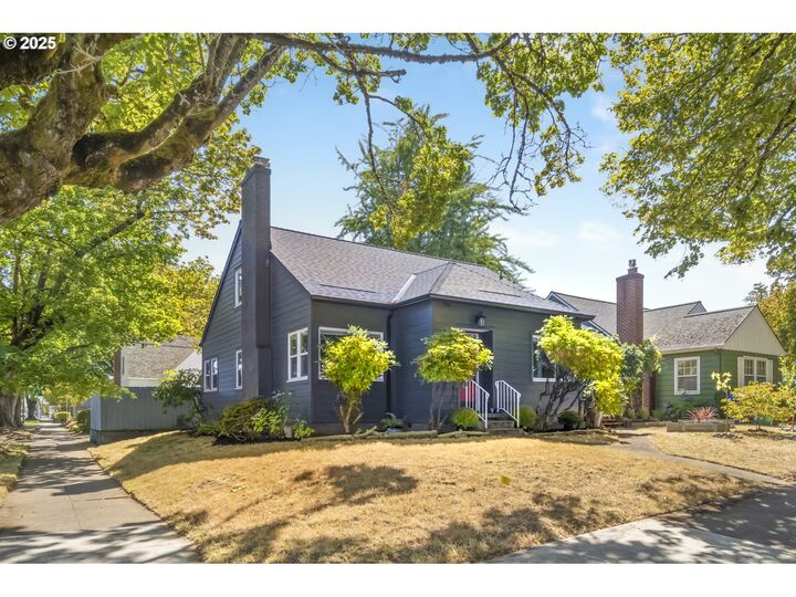 Property Photo:  7434 N Chase Ave  OR 97217 