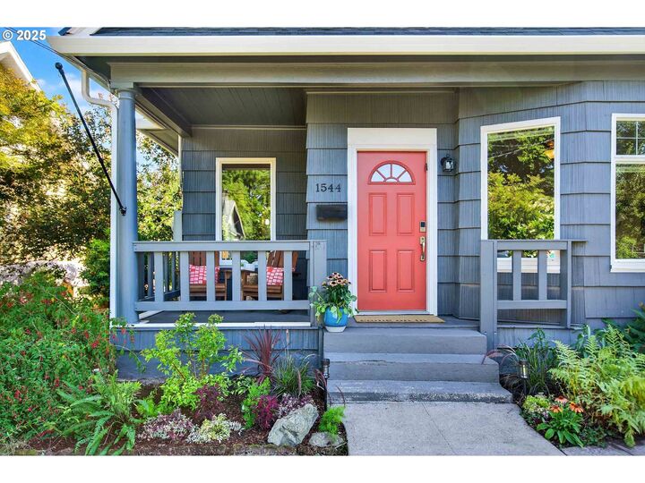 Property Photo:  1544 SE Bidwell St  OR 97202 
