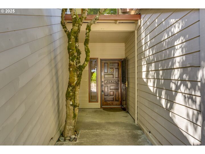 Property Photo:  10205 SW 36th Pl  OR 97219 