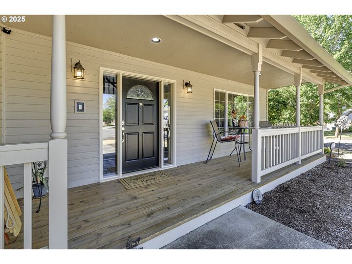 Property Photo:  2878 NE Aurora Dr  OR 97124 