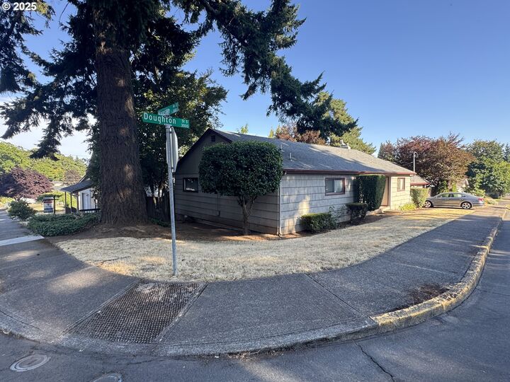Property Photo:  3030 Doughton St  OR 97302 